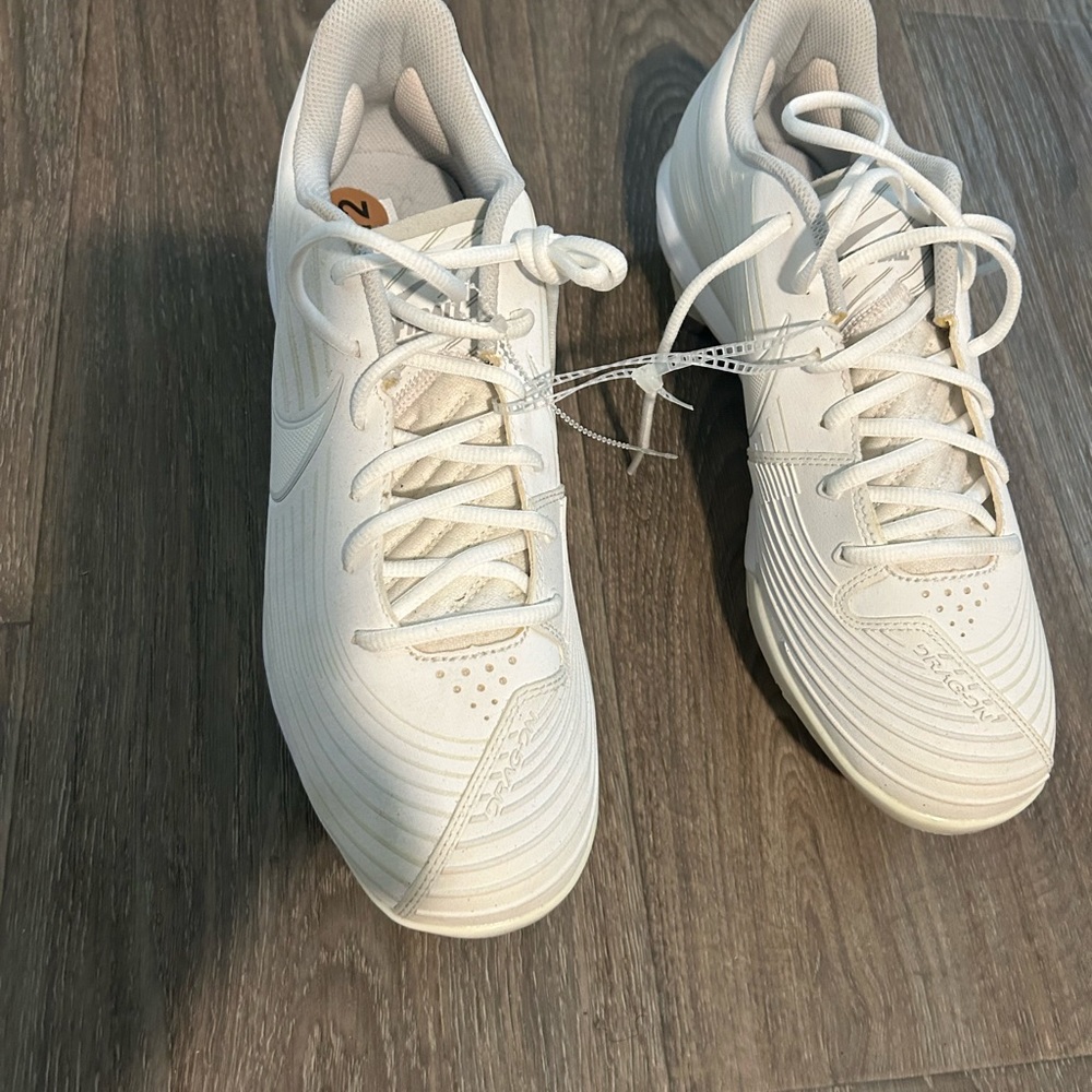 Baseball cleats